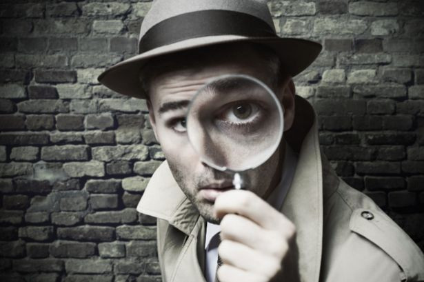 Theo đó, để làm tốt công việc gián điệp, các điệp viên cần có tinh thần "thép" và thường xuyên luyện tập việc nói chuyện lưu loát như các diễn viên để kẻ thù không thể biết đâu là lời nói dối, đâu là sự thật.