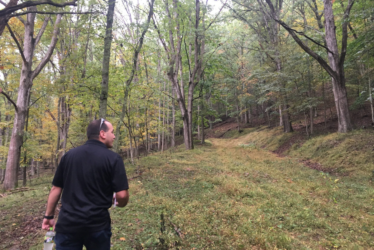 Trên đường đi, đoàn xe chở vàng lựa chọn con đường hoang vắng để tránh bị quân đội liên minh phát hiện. Thế nhưng, số vàng đó không bao giờ đến địa điểm được lên kế hoạch từ trước. Không ai biết chúng đã được chôn giấu hay bị thế lực nào cướp đi chiếm làm của riêng.