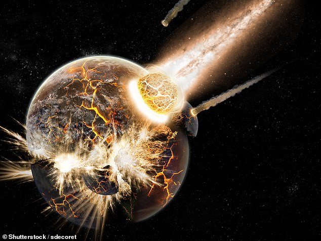 Edward Teller, người đã chế tạo ra bom nhiệt hạch của Mỹ, được cho là người đưa ra ý tưởng đầu tiên về khả năng cho nổ bom nguyên tử trên Mặt trăng.