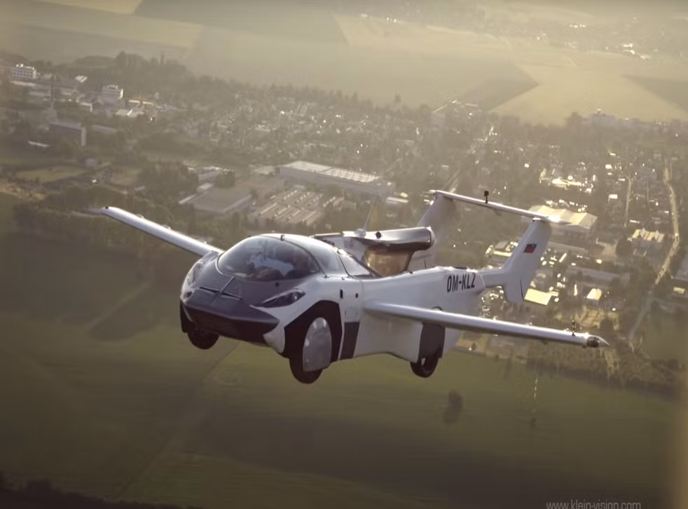 Công ty KleinVision ở Slovakia mới cho AirCar Prototype 1 thực hiện chuyến bay liên thành phố đầu tiên. Theo đó, công chúng vô cùng ngạc nhiên và thích thú khi xem video ghi lại cảnh ô tô sở hữu công nghệ vượt trội "biến hình" thành máy bay trong 3 phút.