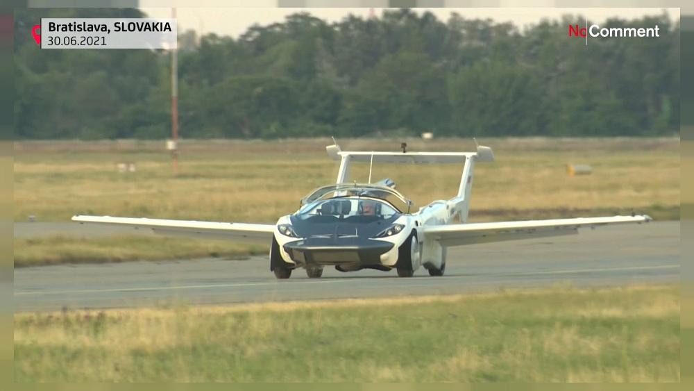 Từ một phương tiện đường bộ, AirCar Prototype 1 trở thành phương tiện đường không chỉ trong 3 phút. Ngược lại, AirCar Prototype 1 từ phương tiện đường không trở thành phương tiện đường bộ cũng trong khoảng thời gian 3 phút.
