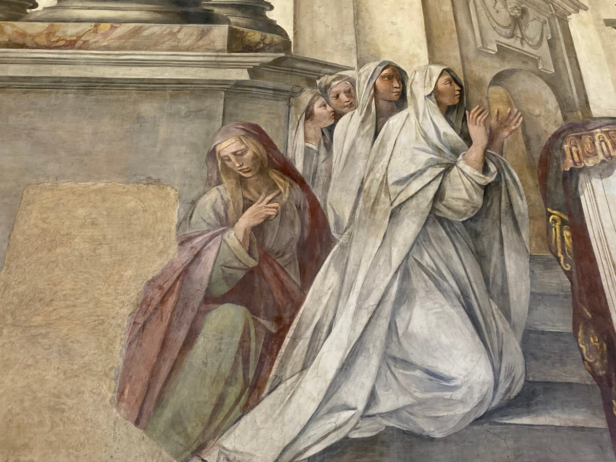 Hình phạt tàn khốc chôn sống phạm nhân chủ yếu được áp dụng cho những trinh nữ La Mã vi phạm lời thề giữ gìn sự trong trắng khi thờ phụng các vị thần.