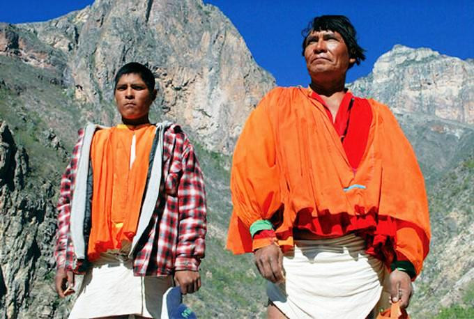 Các thành viên bộ tộc Tarahumara có thể chạy bộ bằng chân trần liên tục trong 2 ngày mà không mệt mỏi. Theo đó, họ giống như những chiến binh siêu khỏe.