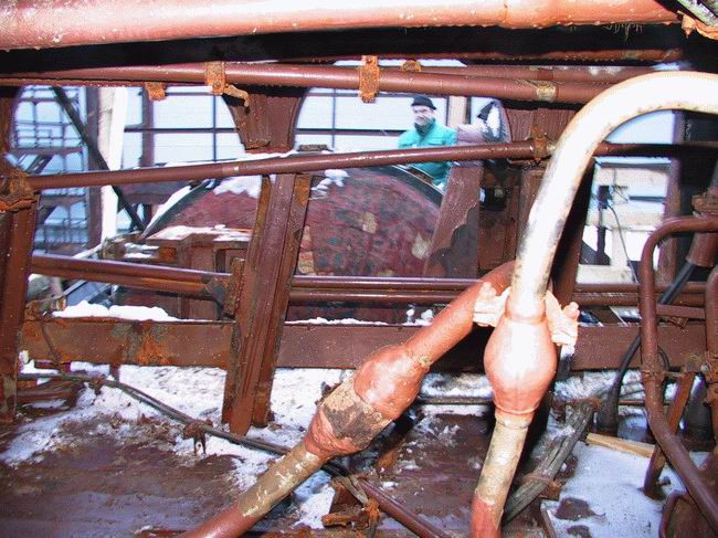 Đến tháng 10/2000, thi thể các thủy thủ được đưa ra khỏi tàu ngầm Kursk. Một năm sau, xác tàu ngầm gặp nạn được trục vớt và đưa về nhà máy đóng tàu tại thành phố Roslyakovo, tỉnh Murmansk.