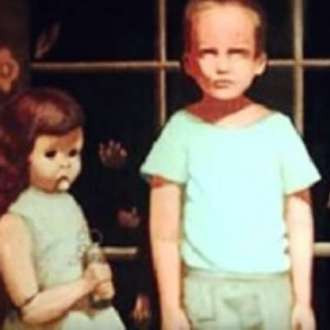 Sau khi nghe câu chuyện của con gái, người bố cho lắp camera cảm biến trong phòng để tìm hiểu xem chuyện gì đang diễn ra. Theo đó, khi kiểm tra camera, người chủ phát hiện bé trai bước ra khỏi bức tranh.