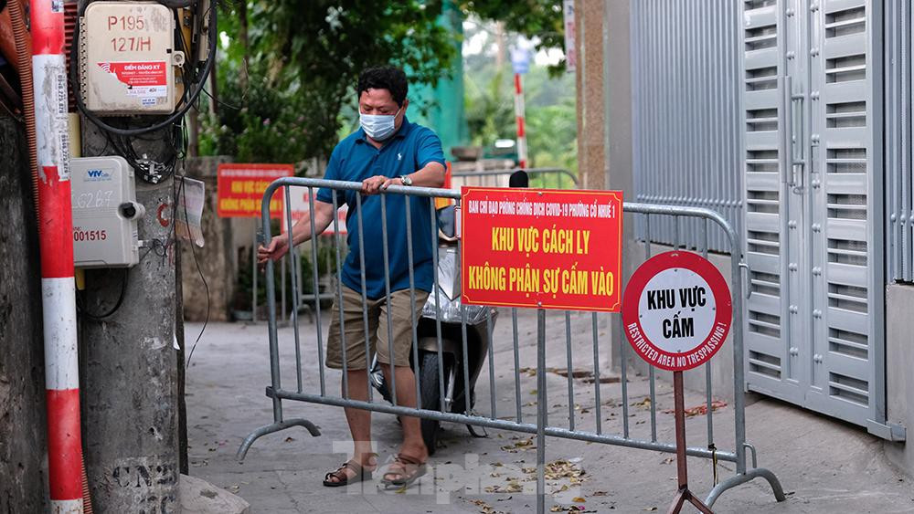Ngay sau khi nhận được thông tin về ca F0 này, TTYT quận đã báo cáo Trưởng Ban Chỉ đạo phòng, chống dịch quận và phối hợp với UBND phường Cổ Nhuế 1 triển khai các biện pháp phòng chống dịch.