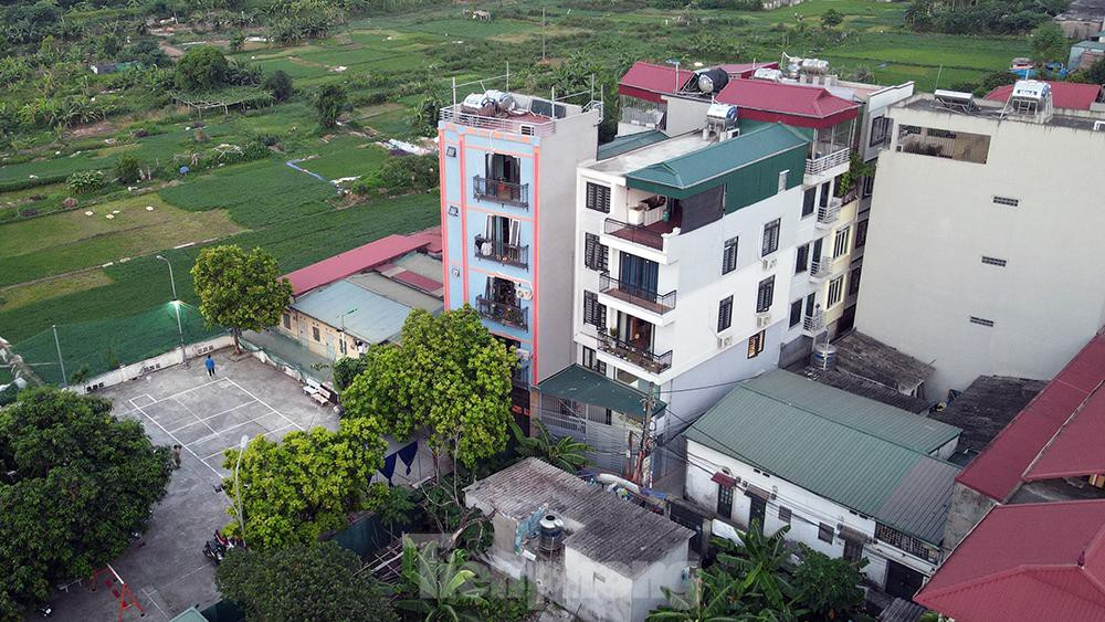 Địa phương đã liên hệ tới khu cách ly tập trung Tứ Hiệp, Hoàng Mai để chuyển các trường hợp F1. Ngoài ra, Trung tâm y tế quận đã báo cáo CDC Hà Nội các trường hợp F1, F2 không thuộc địa bàn thành phố để thông báo đến địa phương có liên quan kịp thời cách ly phòng, chống dịch Covid-19 theo quy định.