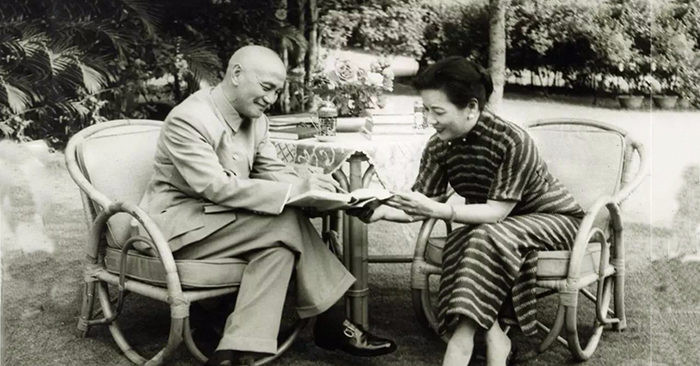 Lấy được Tống Mỹ Linh làm vợ, Tưởng Giới Thạch như được chắp thêm đôi cánh khi được gia đình nhà vợ hậu thuẫn từng bước thăng quan tiến chức và trở thành người đứng đầu Quốc dân Đảng.