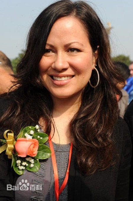 Ngoài âm nhạc, Lý Hương Ngưng còn làm MC cho một chương trình truyền hình âm nhạc ở Los Angeles. Tuy nhiên, bà chấm dứt sự nghiệp âm nhạc khi anh trai qua đời. Bà từ bỏ công việc để đi tìm sự thật cho cái chết của anh trai trong nhiều tháng. Nguyên do là bởi bà cho rằng Lý Quốc Hào bị sát hại.