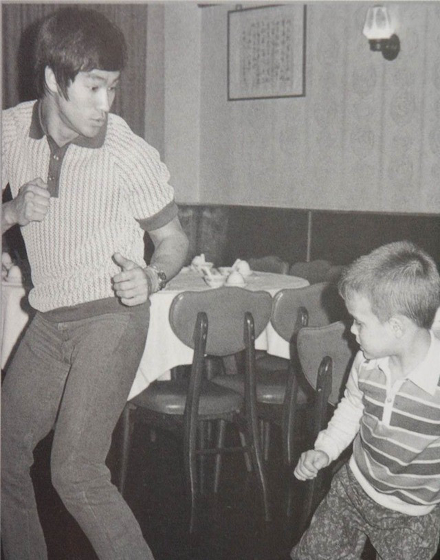 Lý Quốc Hào học Vịnh Xuân quyền như bố cùng Triệt quyền đạo do Lý Tiểu Long sáng tạo ra. Khi nhìn Lý Quốc Hào đánh võ nhiều người liên tưởng đến người cha vĩ đại của ông.