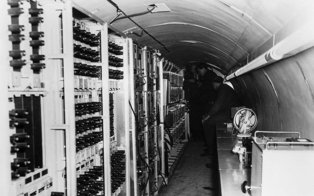 Nhờ biết được thông tin quan trọng này, Liên Xô "tương kế tựu kế" khi để cho Mỹ và Anh đào đường hầm bí mật, lắp thiết bị nghe lén. Đổi lại, Liên Xô cố tình đưa ra những thông tin sai lệch để đánh lừa Mỹ và Anh.