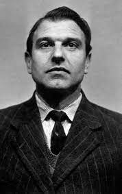 Tiếp đến, điệp viên Blake được cử tới Seoul, Hàn Quốc với tư cách là phó lãnh sự của đại sứ quán Anh tại quốc gia này. Dưới vỏ bọc này, nhiệm vụ chính của ông là thu thập tình báo về các vùng Viễn Đông, Siberia và Mãn Châu thuộc Liên Xô.