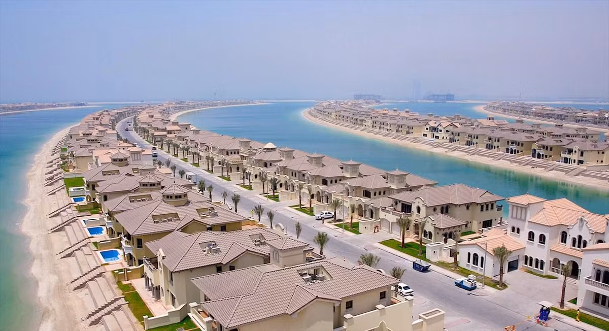 Đảo nhân tạo Palm Jumeirah gây chú ý với hình dáng giống như một cây cọ cách điệu. Mọi người chỉ có thể nhìn rõ vẻ đẹp của hòn đảo khi ở trên cao.
