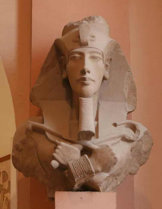 Kết quả phục dựng gương mặt cho thấy pharaoh Akhenaten có nhiều đường nét vương giả và toát lên vẻ trầm tĩnh.