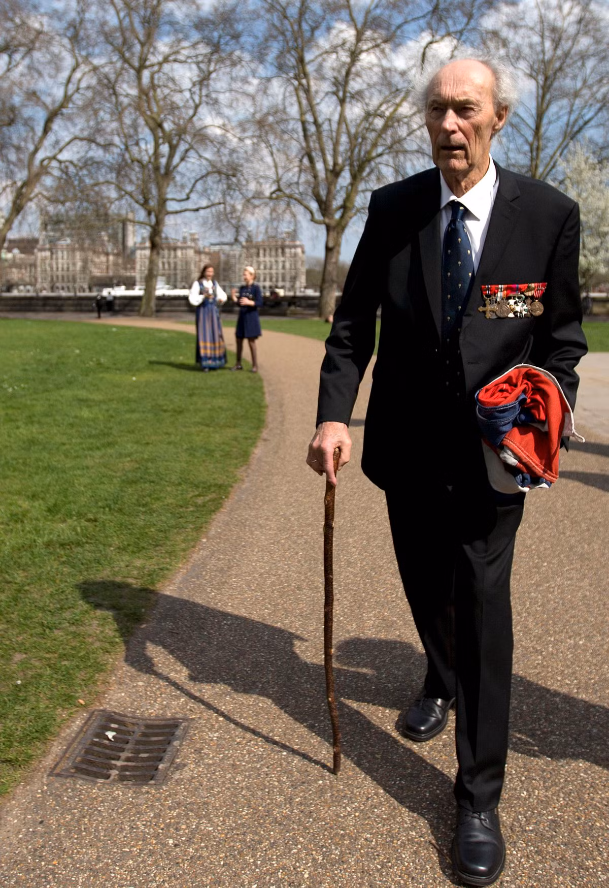 Chiến dịch Gunnerside thành công khiến chính quyền Hitler "tức điên" và ra lệnh điều tra, truy bắt thủ phạm. Theo đó, nhóm biệt kích do ông Roenneberg bị Đức quốc xã lùng bắt gắt gao.