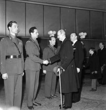 Vào năm 1943, ông Roenneberg được đặc nhiệm Anh chọn làm chỉ huy chiến dịch Gunnerside. Mục đích của chiến dịch tuyệt mật này là xâm nhập và phá hủy các cơ sở quan trọng tại nhà máy sản xuất nước nặng Norsk Hydro của chính quyền Hitler.