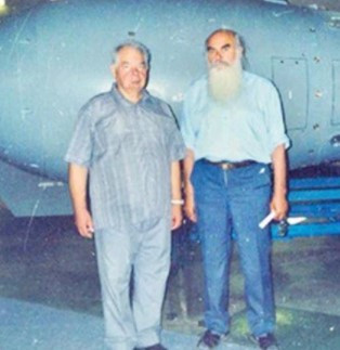 Các chuyên gia khoa học đánh giá cao tài năng của trung sĩ Lavrientev - người chỉ học đến lớp 7. Vì vậy, ông được nhận vào học năm thứ nhất khoa Vật lý, Đại học Tổng hợp Moscow mang tên Lomonosov và trở thành nghiên cứu viên trong nhóm sản xuất bom nhiệt hạch ở Viện sĩ Tamm.