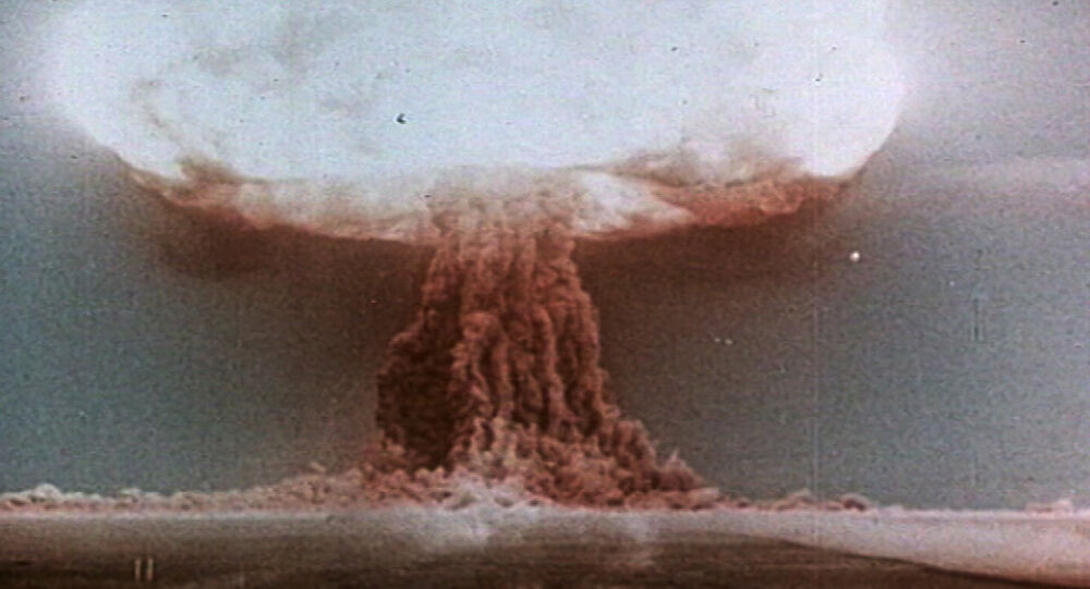 Không những vậy, Lavrientev cũng được hưởng nhiều đãi ngộ khác như miễn học phí, cung cấp phòng ở trung tâm Moscow, cung cấp tài liệu, giáo trình khoa học, vật lý...