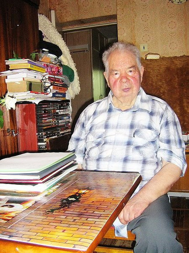 Không những vậy, Lavrentiev còn bị cắt học bổng, thu hồi lại căn phòng ở Moscow. Vào năm 1956, ông được chuyển đến làm việc tại Viện Vật lý và Công nghệ Kharkov. Dù có hơn 100 công trình khoa học nhưng Lavrentiev không được công nhận tài năng một cách đúng đắn.