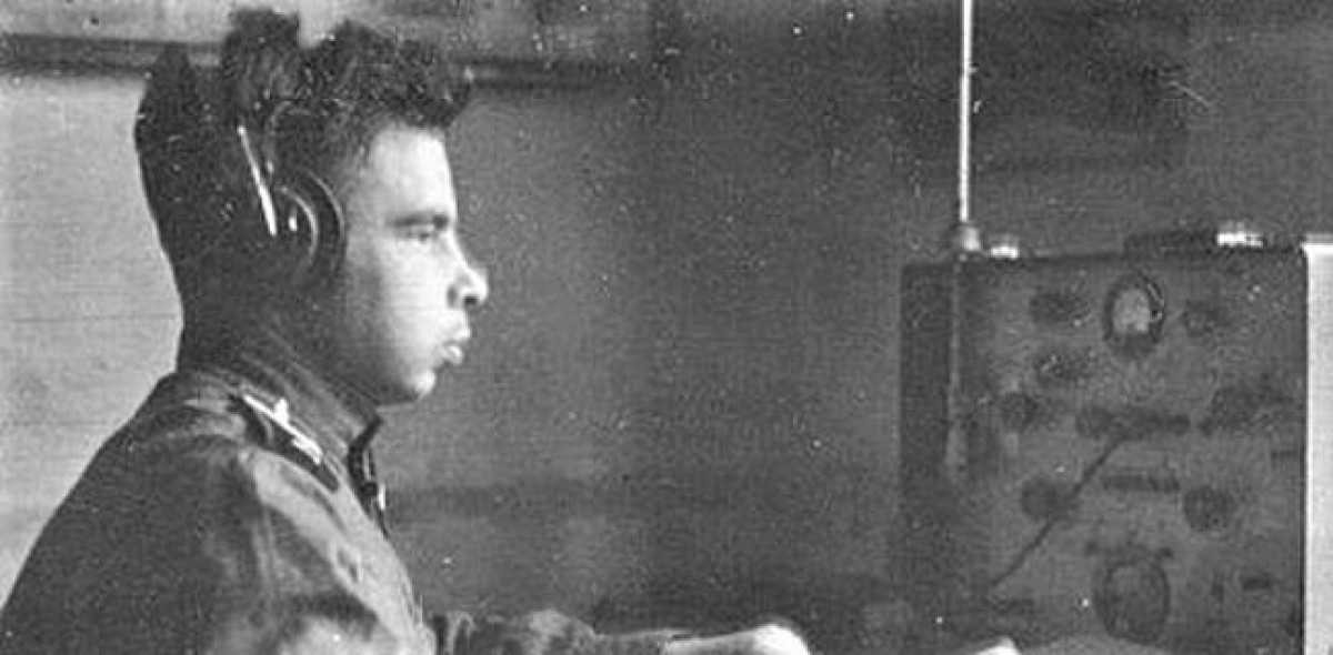 Sinh năm 1926, trong một gia đình bình dân ở tỉnh Pskov, Oleg Alecxandrovich Lavrientev được nhớ đến là người đàn ông phát minh bom nhiệt hạch. Ông lớn lên trong gia đình có bố làm thư ký ở nhà máy Vydvizhenets, mẹ làm y tá. Ngay từ khi còn nhỏ, ông thích môn vật lý.