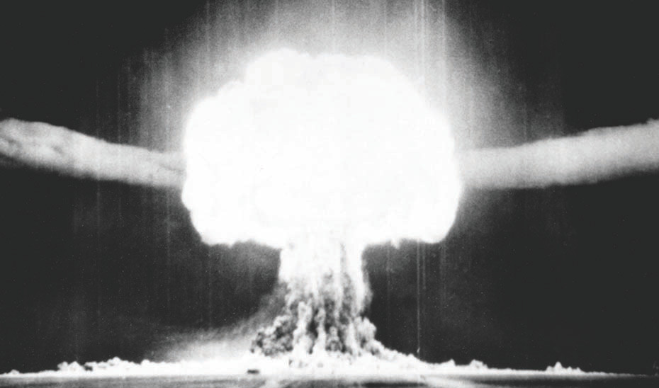 Đến tháng 5/1951, Lavrentiev được nhận vào Phòng thí nghiệm Dụng cụ đo lường của Viện Hàn lâm Khoa học Liên Xô LIPAN (hiện là Viện Kurchatov).