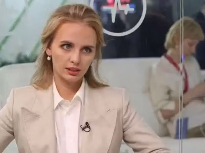 Hai con gái của Tổng thống Putin với bà Shkrebneva là Maria Vorontsova và Katerina Tikhonova. Trong đó, con gái cả Maria còn có biệt danh là Masha, năm nay 36 tuổi. Bà là một nhà nghiên cứu y khoa và đã kết hôn. Chồng của bà là doanh nhân người Hà Lan có tên Jorrit Faassen.