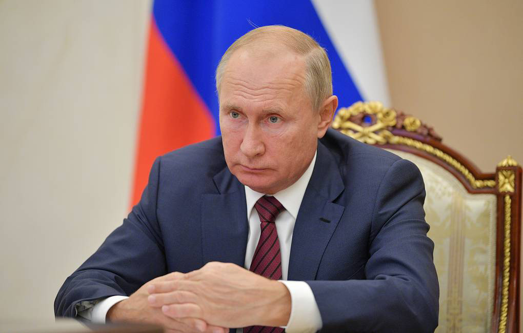 Tổng thống Putin luôn kín tiếng về cuộc sống riêng tư và luôn giữ gia đình tránh xa sự chú ý của truyền thông. Theo đó, rất ít thông tin về gia đình ông được tiết lộ.