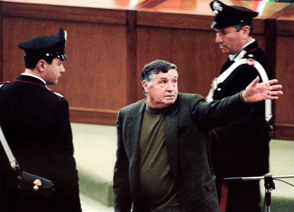 Với những tội ác đã gây ra, cảnh sát Italy "tóm gọn" Salvatore vào năm 1993. Gã bị đưa ra xét xử với tội danh ra lệnh cho đàn em thực hiện hơn 150 vụ giết người.