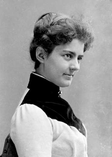 Khi Frances đến tuổi trưởng thành, tình cảm mà ông Cleveland dành cho bà ngày càng nhiều. Ông quyết định thổ lộ tình cảm với người con gái kém ông gần 30 tuổi.