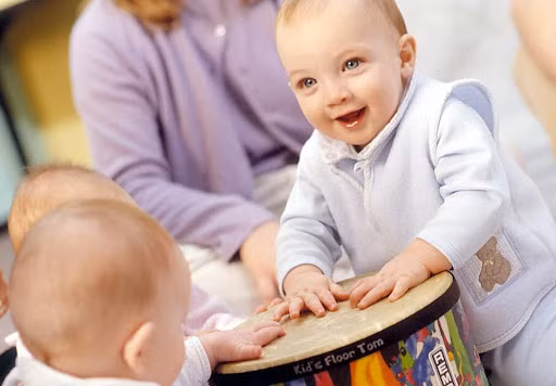 Các nhà nghiên cứu tại Đại học Johns Hopkins ở Baltimore, Mỹ mới công bố nghiên cứu về những đứa trẻ có xu hướng trở thành thiên tài. Theo đó, nhóm chuyên gia tiến hành nghiên cứu trên nhóm đối tượng từ 11 tháng tuổi đến 3 tuổi.