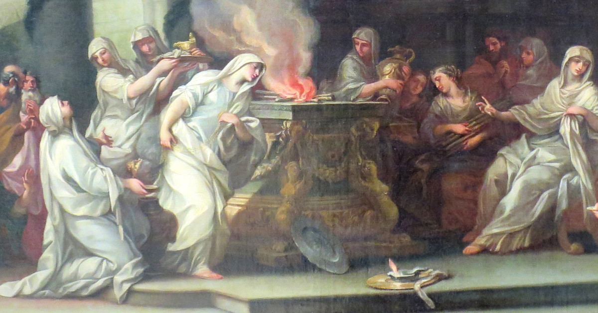 Đế chế La Mã lựa chọn những người làm trinh nữ từ khi 6 - 10 tuổi. Họ xuất thân từ những gia đình danh giá, không bị khuyết tật về thể chất hay tinh thần và thề nguyện sẽ giữ trinh tiết trong suốt 30 năm khi làm công việc trông coi ngọn lửa thiêng.