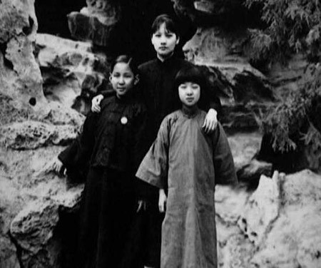 Về sau, các chuyên gia xác nhận 2 bộ hài cốt đó thuộc về 2 người con còn lại của Sa hoàng Nicholas II gồm: hoàng tử Alexei và công chúa Maria. Do đó, giới chuyên gia mất nhiều thời gian để điều tra, giám định, phân tích ADN nhằm trả lại danh tính cho họ.