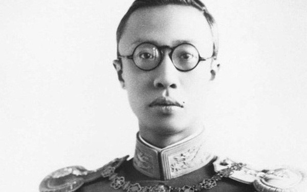 Thế nhưng, một điều kỳ lạ là dù hoàng đế Phổ Nghi trẻ trung, tráng kiệt nhưng không có bất cứ người con nào dù những người vợ của ông đều là các mỹ nhân tuyệt sắc.