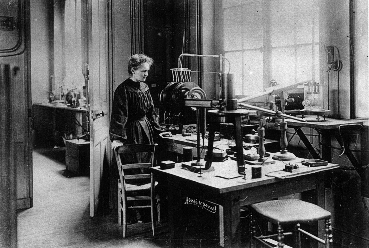 Nhờ tìm ra 2 nguyên tố phóng xạ radium và polonium, bà Marie được trai giải Nobel Hóa học vào năm 1911.