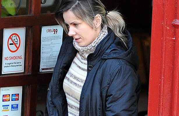 Khi nghe Marcin nói vậy, Michelina vui mừng nhận lời vì cho rằng người tình lâu năm đã thay đổi và muốn giữ mẹ con cô ở lại. Thế nhưng, sau khi trang điểm và bước ra khỏi phòng tắm, cô bị Marcin dùng súng điện bắn vào người dẫn đến bất tỉnh.