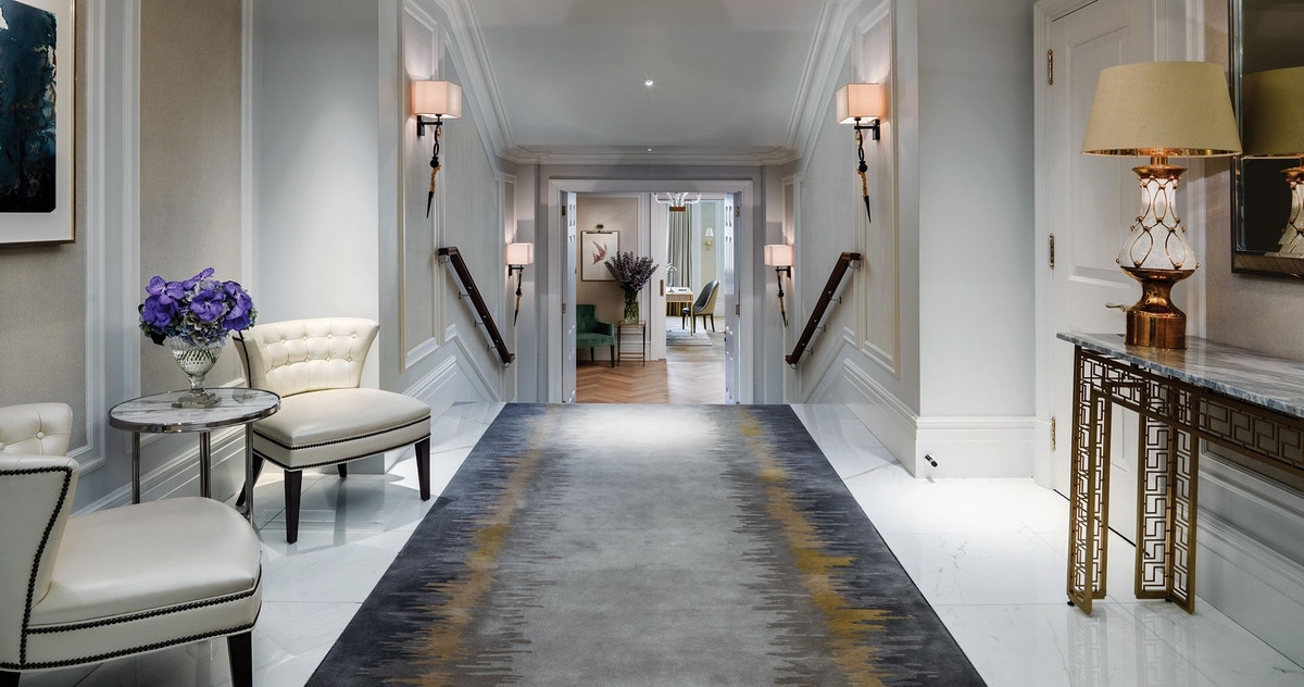 Từ đây, nhiều người cho rằng, những vị khách từng lưu trú tại khách sạn Langham và có cái chết bi thương nên trú ngụ tại nơi này.