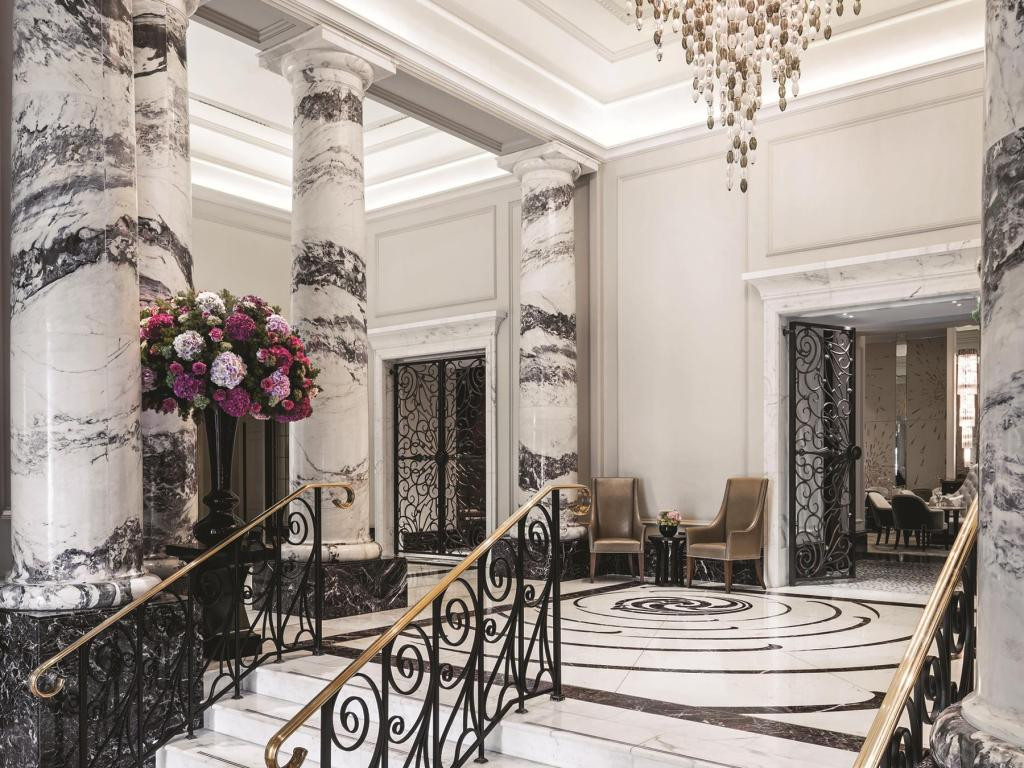 Do chưa được siêu thoát nên những linh hồn hồn này "ám" khách sạn và gây ra những điều huyền bí khó lý giải.