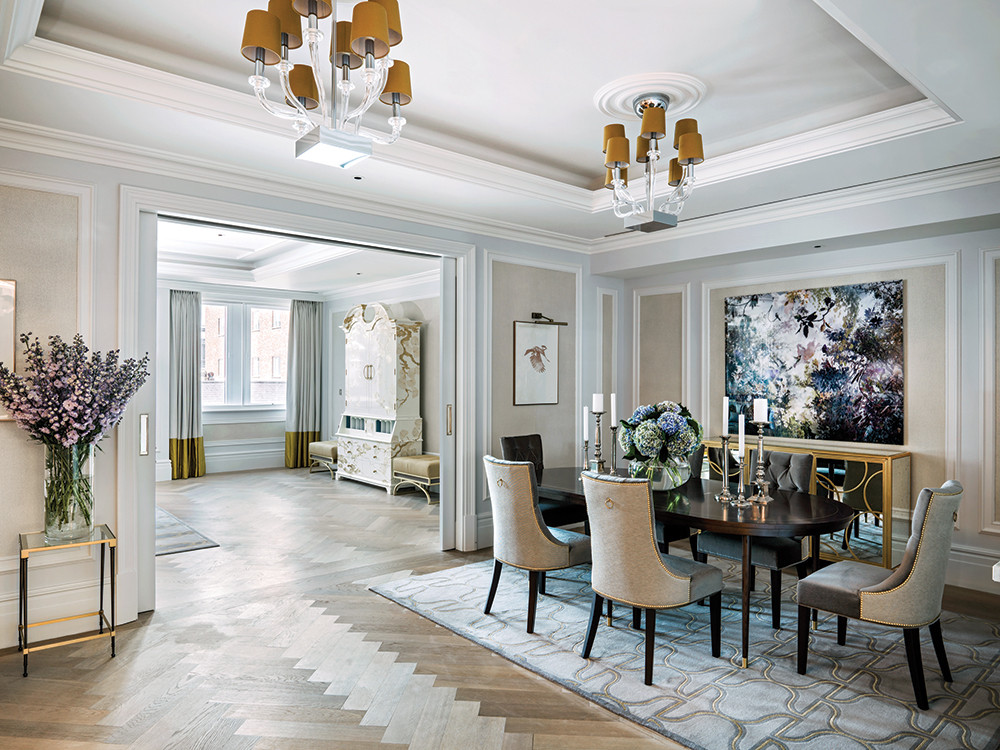 Một vài nhân chứng cho hay nhìn thấy hồn ma nghi của hoàng tử Đức đột ngột xuất hiện gần cửa sổ. Đôi khi, hồn ma bí ẩn còn đóng sập cửa và khiến nhiệt độ trong phòng giảm sâu.