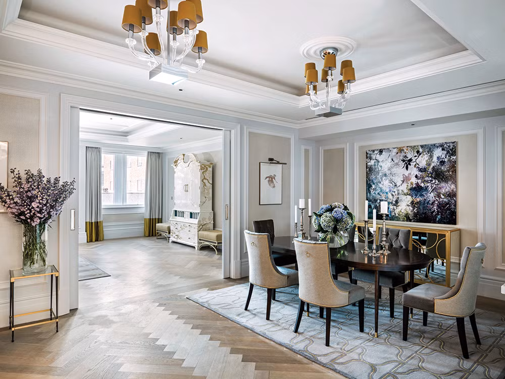 Một vài nhân chứng cho hay nhìn thấy hồn ma nghi của hoàng tử Đức đột ngột xuất hiện gần cửa sổ. Đôi khi, hồn ma bí ẩn còn đóng sập cửa và khiến nhiệt độ trong phòng giảm sâu.