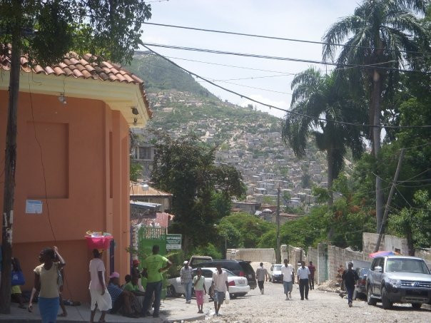 Haiti là quốc gia duy nhất ở châu Mỹ sử dụng tiếng Pháp là ngôn ngữ chính thức.