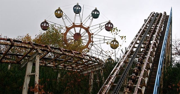 Công viên Takakonuma Greenland ở Hobart, Nhật Bản trở thành vùng đất rùng rợn sau khi bị bỏ hoang. Được xây dựng vào năm 1973, công viên chỉ hoạt động trong 2 năm rồi đóng cửa.