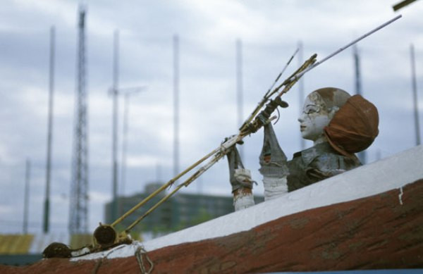 Do đó, công viên Takakonuma Greenland đóng cửa và xuống cấp. Theo thời gian, cây cối mọc um tùm vây kín công viên. Các công trình cũng trở nên cũ kỹ, hoen rỉ.