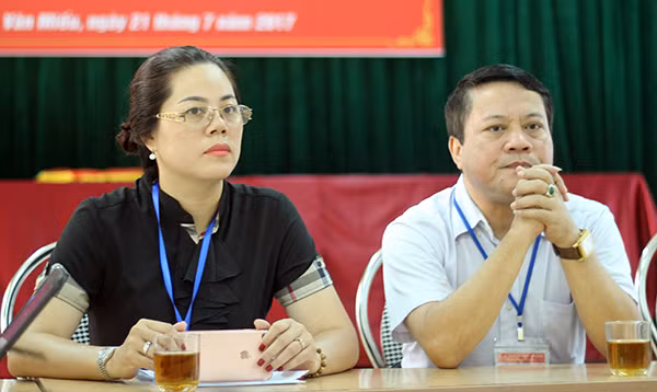 Thanh tra HN vao cuoc vu can bo phuong Van Mieu "hanh" dan xin giay chung tu