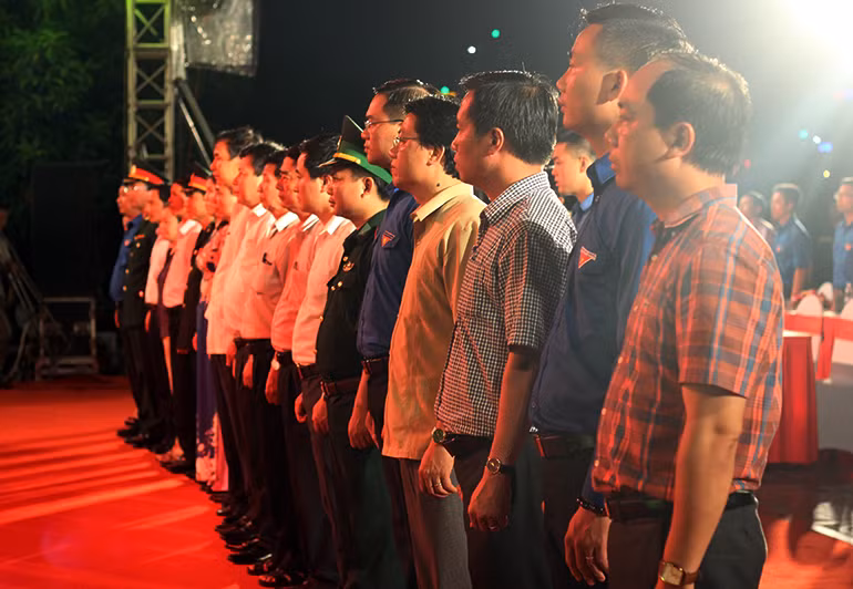 Buổi lễ diễn ra với sự có mặt của Phó Bí thư Thành ủy Hà Nội - Đào Đức Toàn; Ủy viên Ban Thường vụ Thành ủy, Trưởng ban Tuyên giáo Thành ủy Hà Nội - Nguyễn Văn Phong; Thiếu tướng Nguyễn Doãn Anh - Ủy viên Ban Thường vụ Thành ủy, Tư lệnh Bộ Tư lệnh Thủ đô; Chủ tịch Hội Liên hiệp Phụ nữ - Trần Thị Phương Hoa, cùng nhiều lãnh đạo đại diện các cơ quan trung ương, thành phố, bà mẹ Việt Nam Anh hùng, các gia đình chính sách, người có công và gần 2.000 đoàn viên thanh niên Thủ đô.