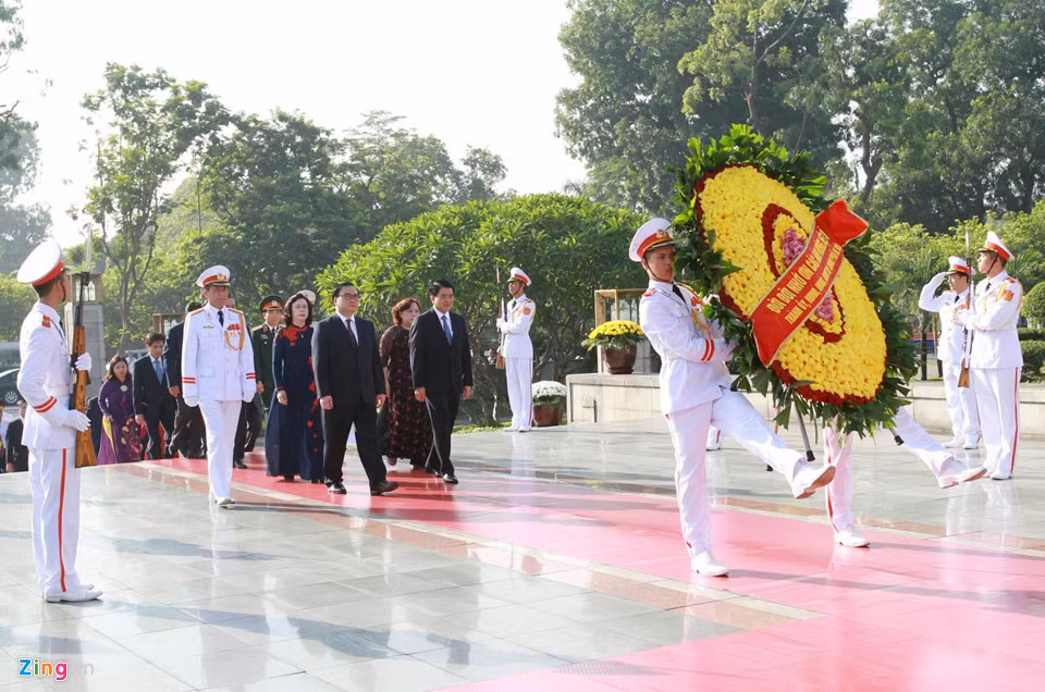 Đoàn đại biểu thành phố Hà Nội do Bí thư Thành ủy Hoàng Trung Hải và Chủ tịch UBND TP Nguyễn Đức Chung dẫn đầu.