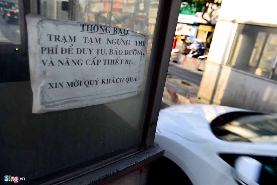 Từ tháng 7/2015, Công ty cổ phần Đầu tư hạ tầng kỹ thuật TP.HCM thông báo sẽ thay thế và đưa vào hoạt động hệ thống thu phí tự động điện tử đối với các phương tiện lưu thông qua đây nhằm đảm bảo tiện lợi và rút ngắn thời gian khi thu phí nhưng cho đến nay vẫn chưa thấy đâu.