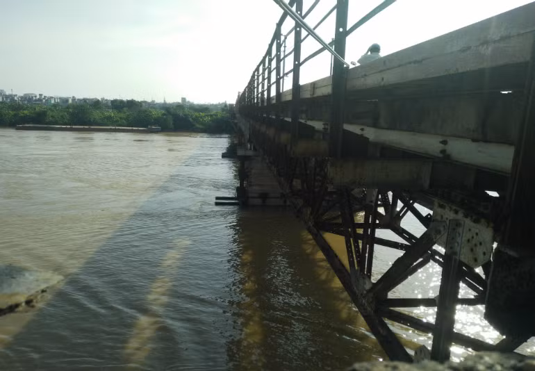 Rung minh canh nguoi Ha Noi tam giua nuoc lu song Hong