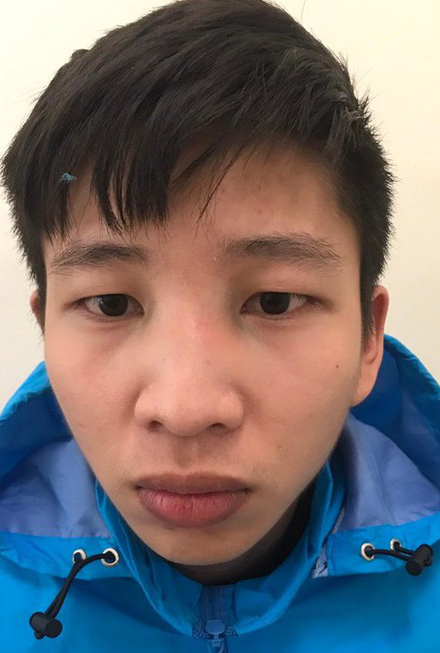  Nam thanh niên Hà Nội đeo thử dây chuyền vàng rồi... bỏ chạy: Do túng tiền trả nợ, Nguyễn Văn Tuân (SN 1996, trú tại Vĩnh Phúc) vào cửa hàng vàng ở quận Hoàng Mai giả vờ thử sản phầm lên người rồi bỏ chạy. Tuy nhiên, đối tượng chỉ chạy được vào bước đã bị người dân xung quanh vây bắt. Ngày 24/3, Công an TP Hà Nội đang tạm giữ Tuân để điều tra.