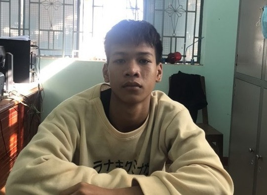  Nam sinh cấp 3 ở Bình Phước chém chết người sau mâu thuẫn: Trưa 23/3, Nguyễn Trùng Khánh (17 tuổi, học sinh trường THPT Đắk Ơ) bị Nguyễn Thành Luân và nhóm học sinh cùng trường chặn đường đánh, bực tức nên đã về gọi người để trả thù. Tuy nhiên, nhóm của Luân đã chạy kịp, khi trở về nhóm Khánh gặp Mai Tiến Thành (bạn của Luân) đuổi chém 1 người tử vong đến ngày 24/3, Thành bị bắt giữ. 