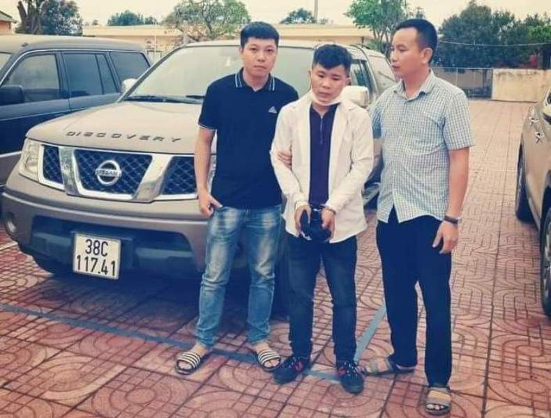 Thanh nien trom o to de di gap ban gai quen qua mang